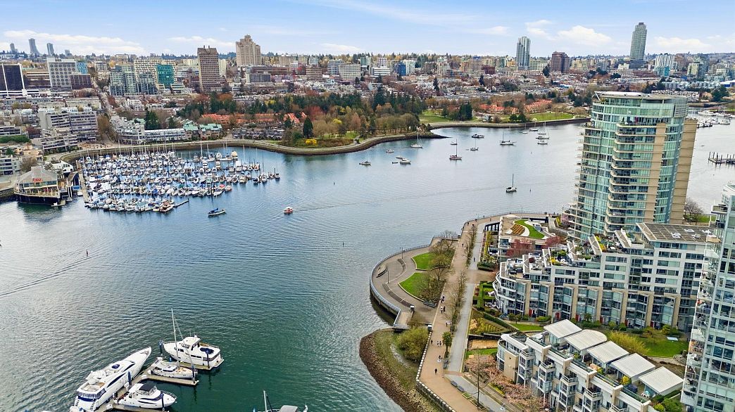 1808 193 Aquarius Mews