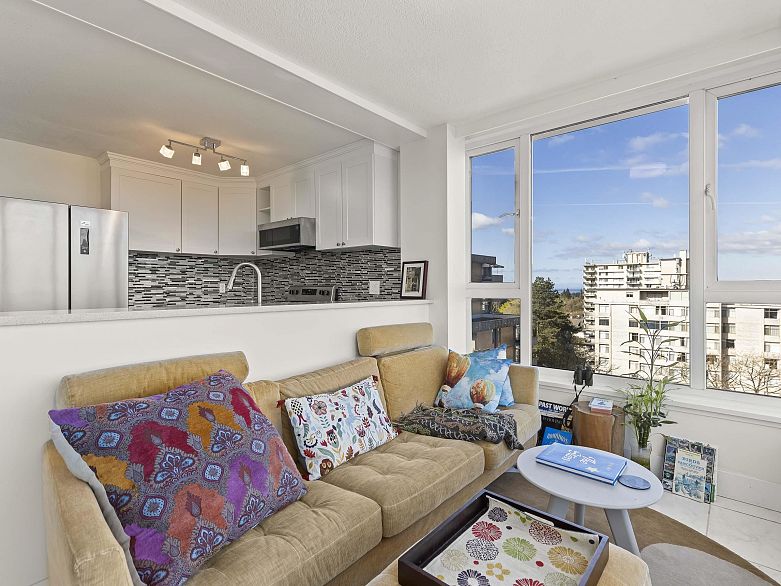 1102 5425 Yew Street