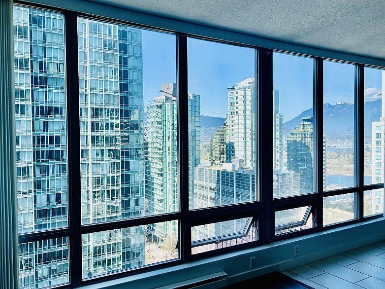 1808 1200 W Georgia Street