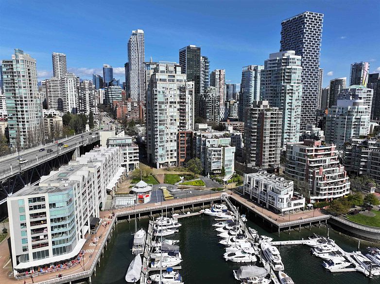 503 990 Beach Avenue