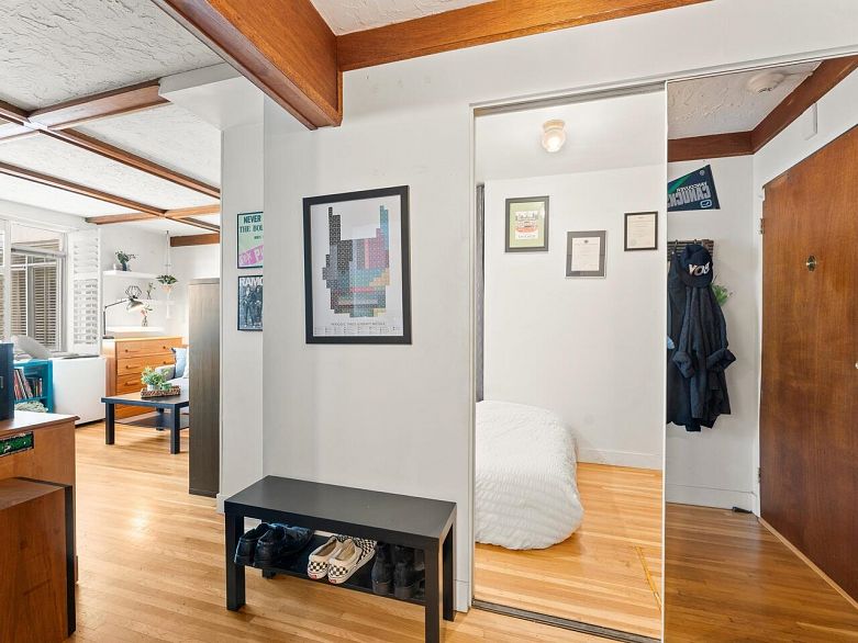 304 1975 Pendrell Street