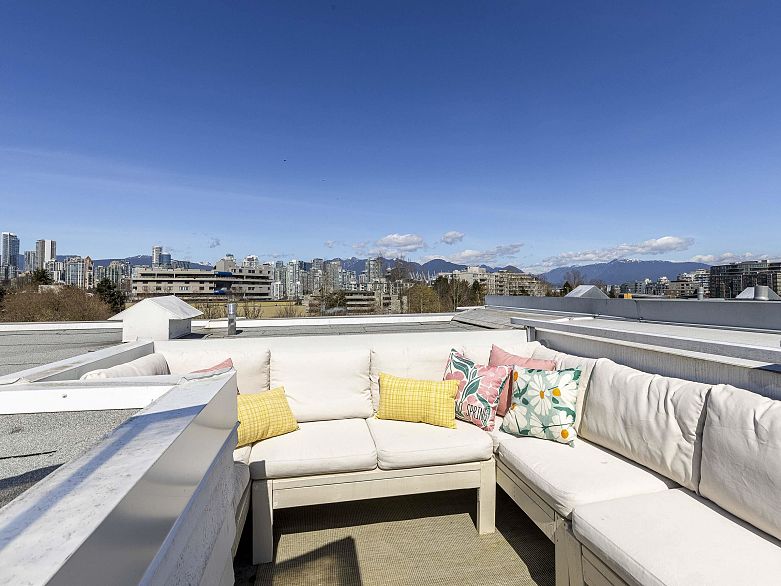 210 655 W 7th Avenue