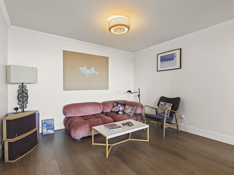 1102 5425 Yew Street