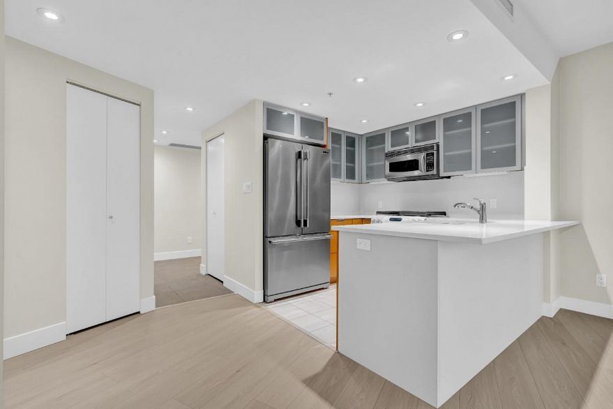 2305 1205 W Hastings Street