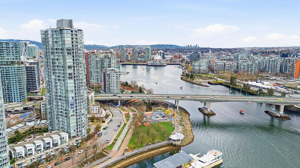 1808 193 Aquarius Mews