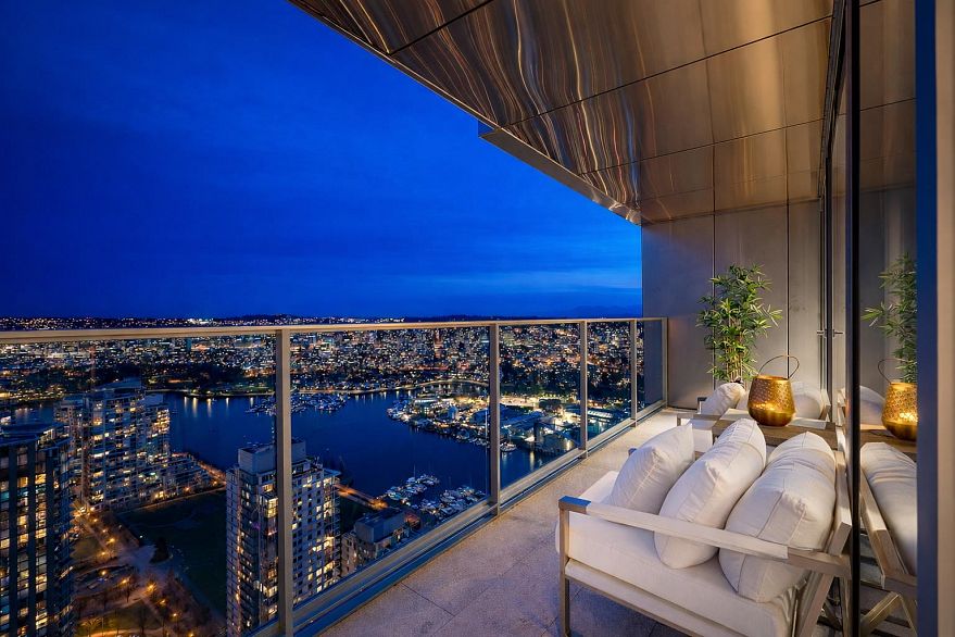 4806 1480 Howe Street