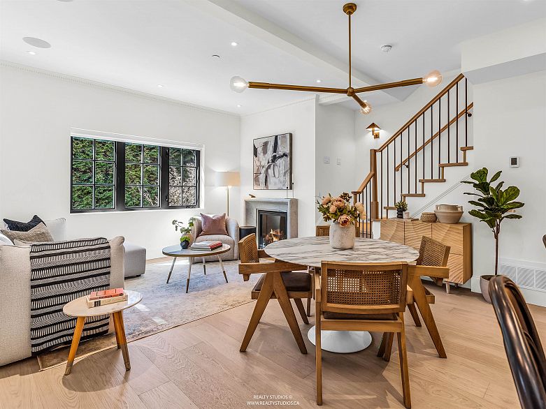 3 4088 Maple Crescent