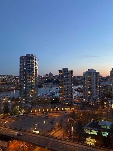 2201 939 Expo Boulevard