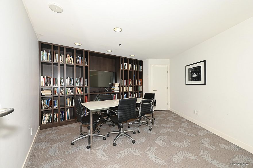 808 8555 Granville Street