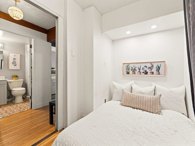 304 1975 Pendrell Street