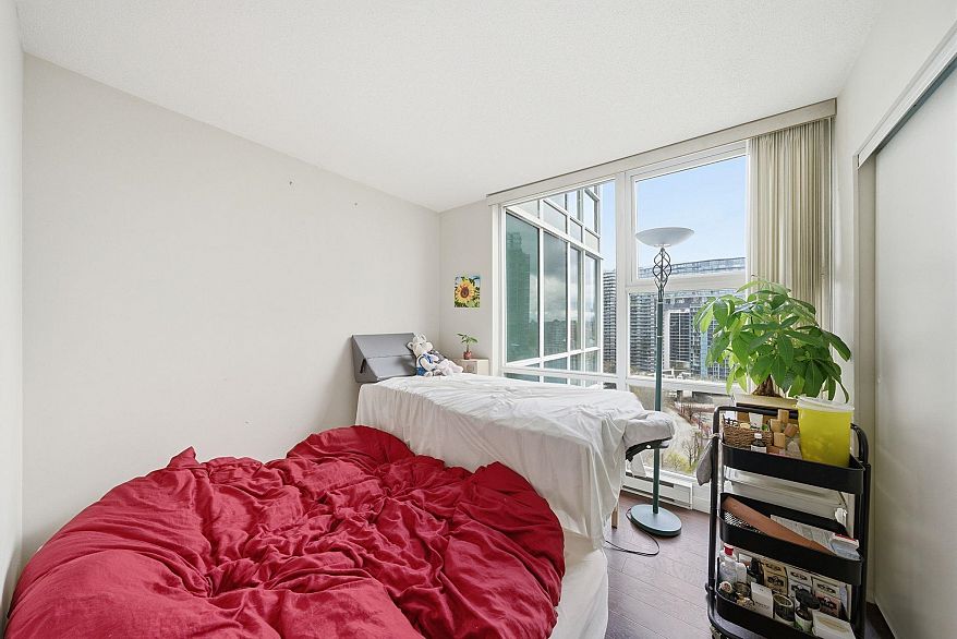 1808 193 Aquarius Mews