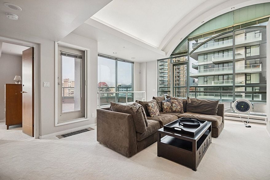 PH 3-4 1383 Howe Street