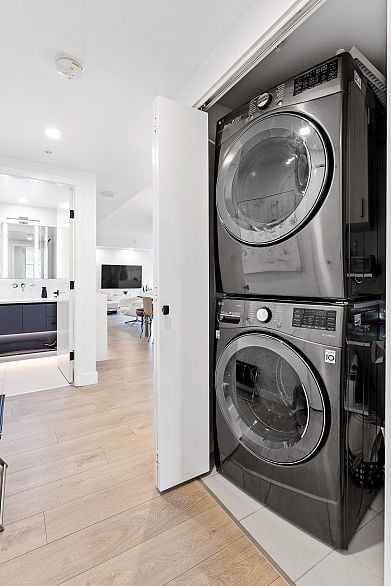 1604 1205 W Hastings Street