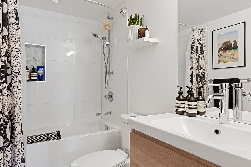 306 1723 Frances Street