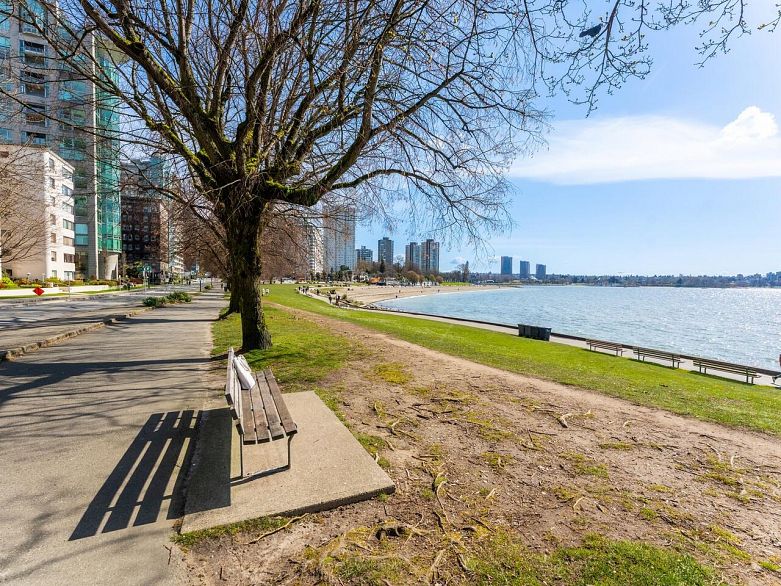 304 1975 Pendrell Street