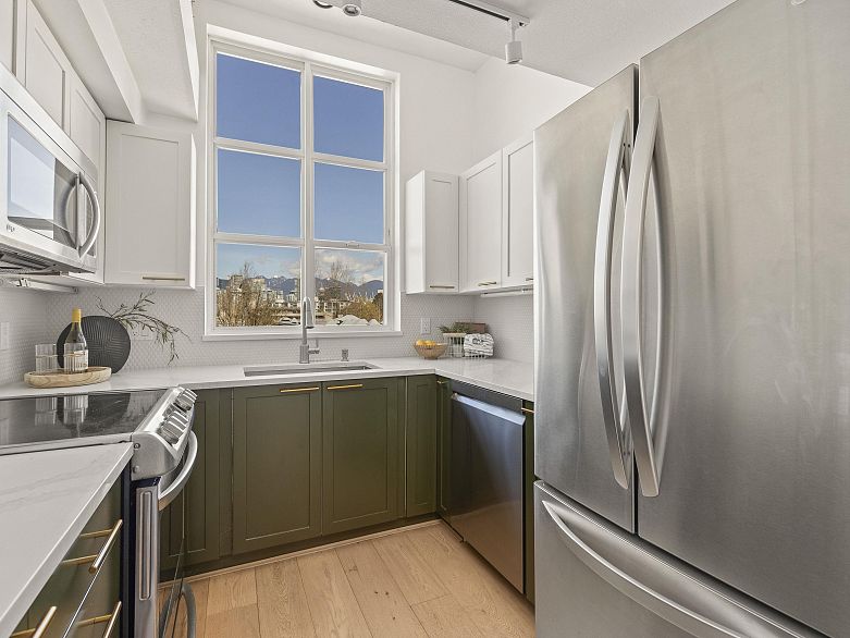 210 655 W 7th Avenue