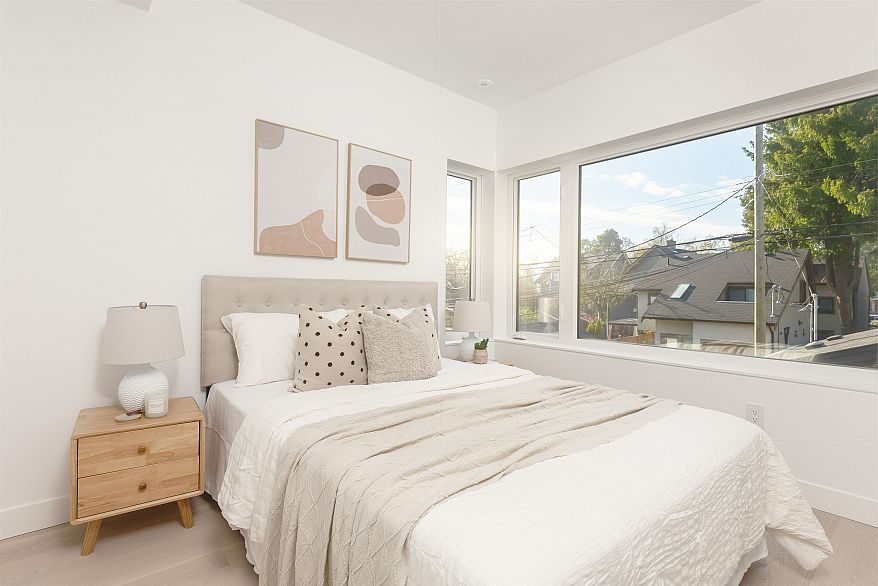 2 2755 W 11th Avenue