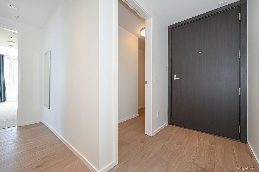 808 8555 Granville Street