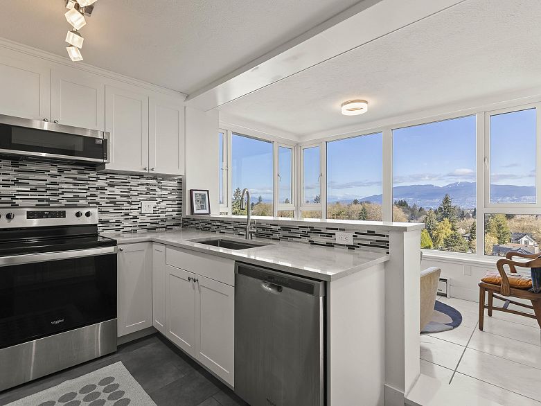 1102 5425 Yew Street