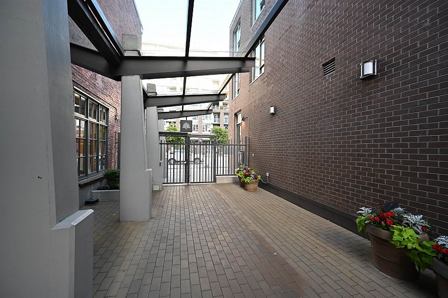 410 445 W 2nd Avenue