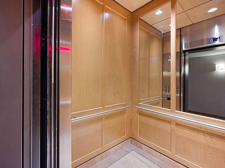 601 738 Broughton Street