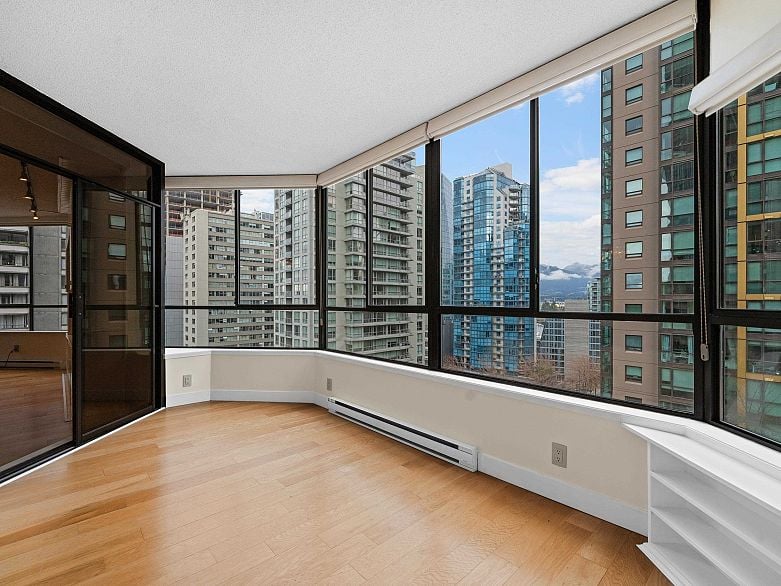 601 738 Broughton Street