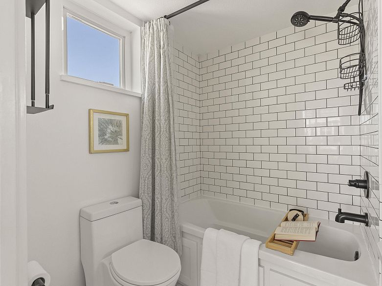 210 655 W 7th Avenue