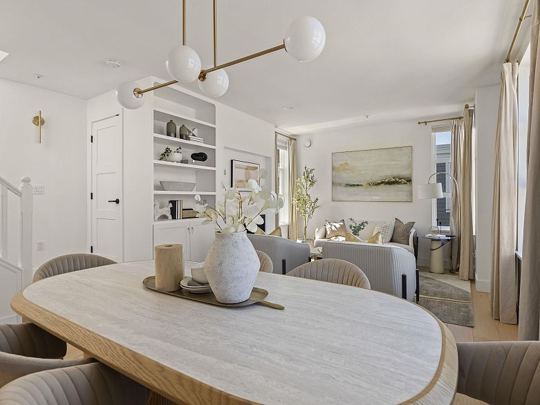 210 655 W 7th Avenue