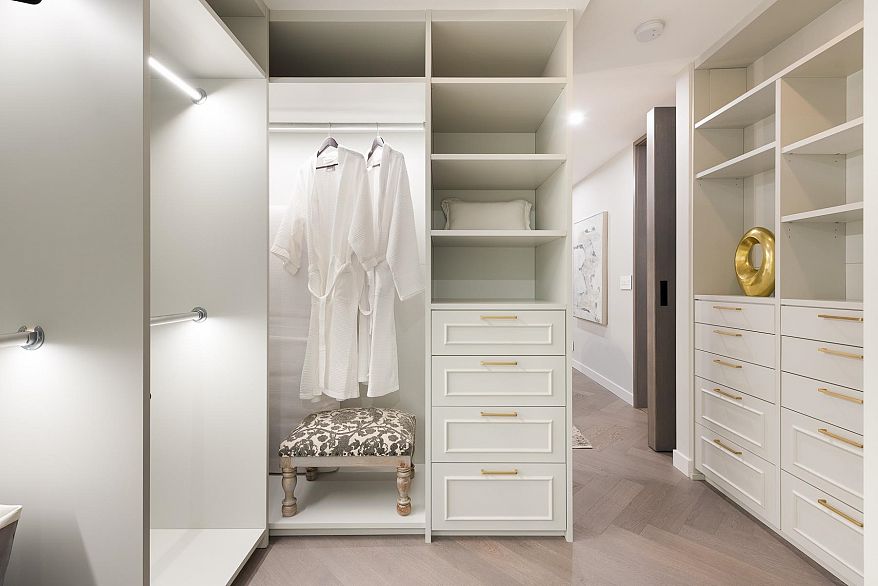 4806 1480 Howe Street