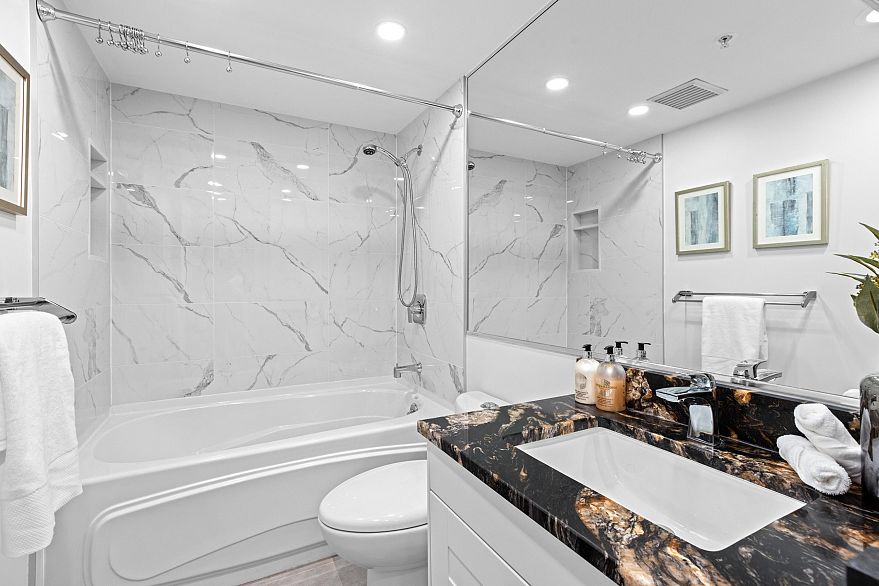 1601 1228 Marinaside Crescent