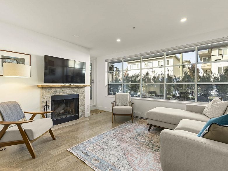 102 2287 W 3rd Avenue