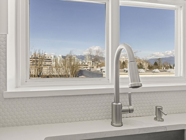 210 655 W 7th Avenue