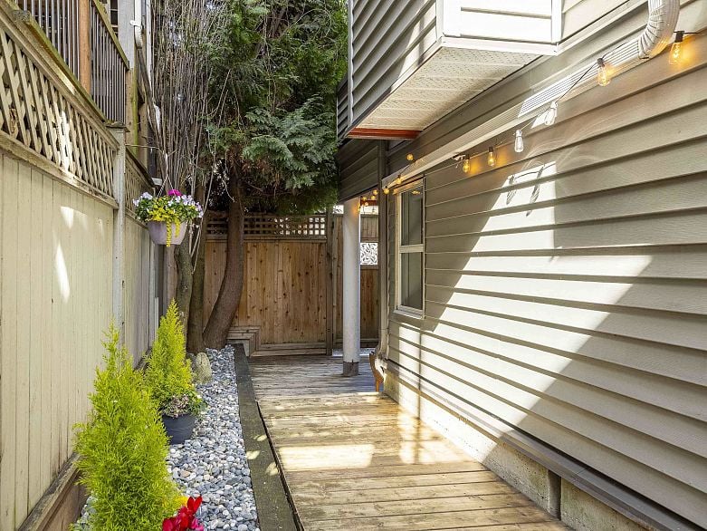 102 2287 W 3rd Avenue