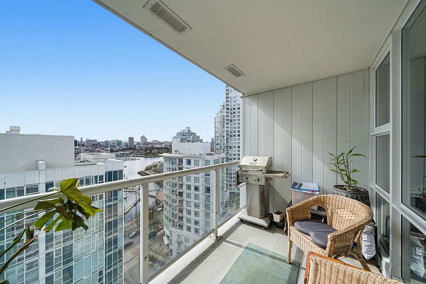 1808 193 Aquarius Mews