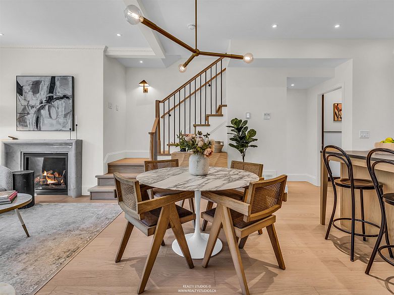 3 4088 Maple Crescent