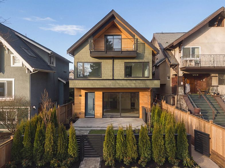 1 2755 W 11th Avenue