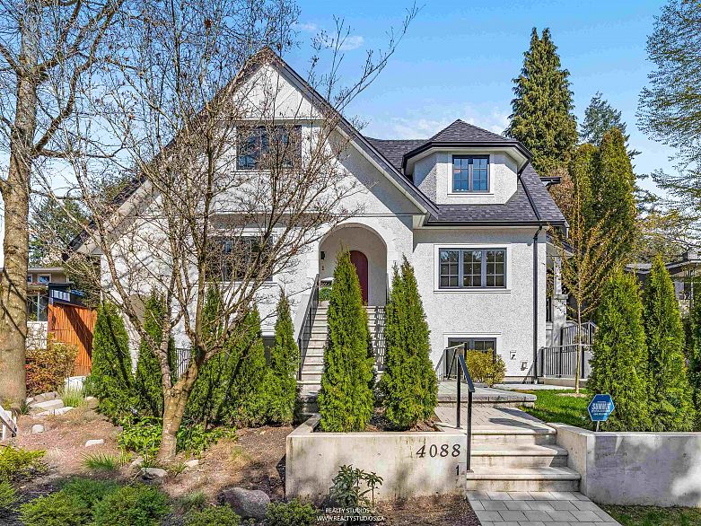 3 4088 Maple Crescent