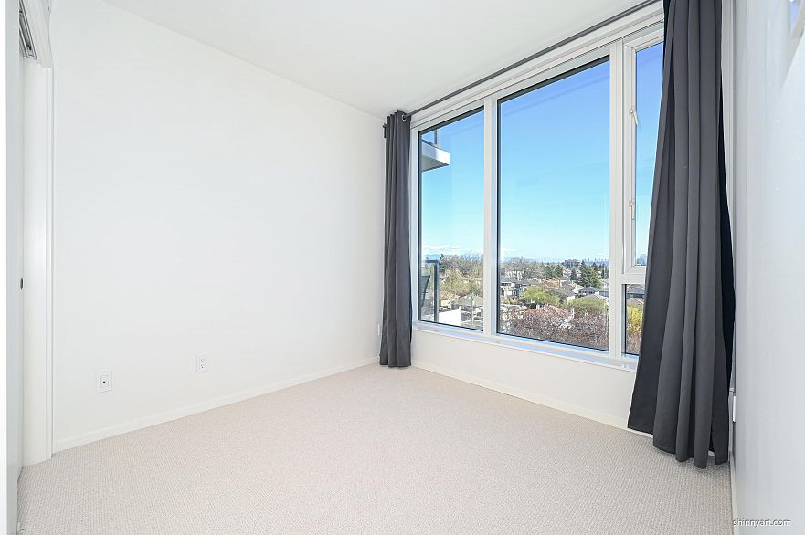 808 8555 Granville Street