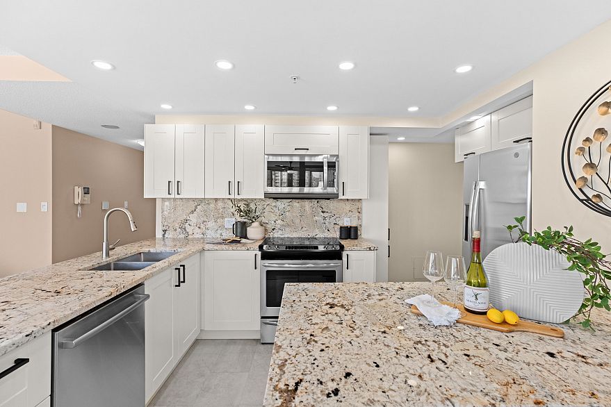 1601 1228 Marinaside Crescent