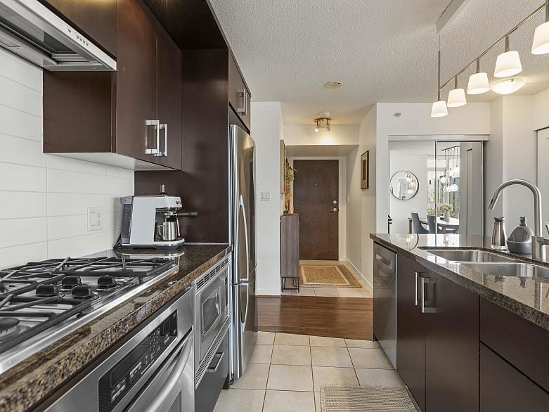 706 1650 W 7th Avenue