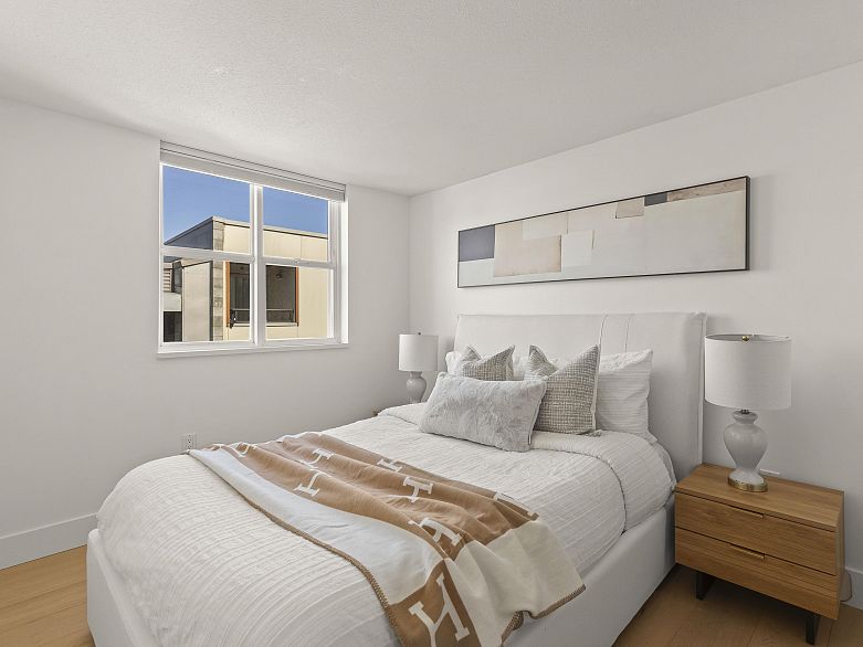 210 655 W 7th Avenue