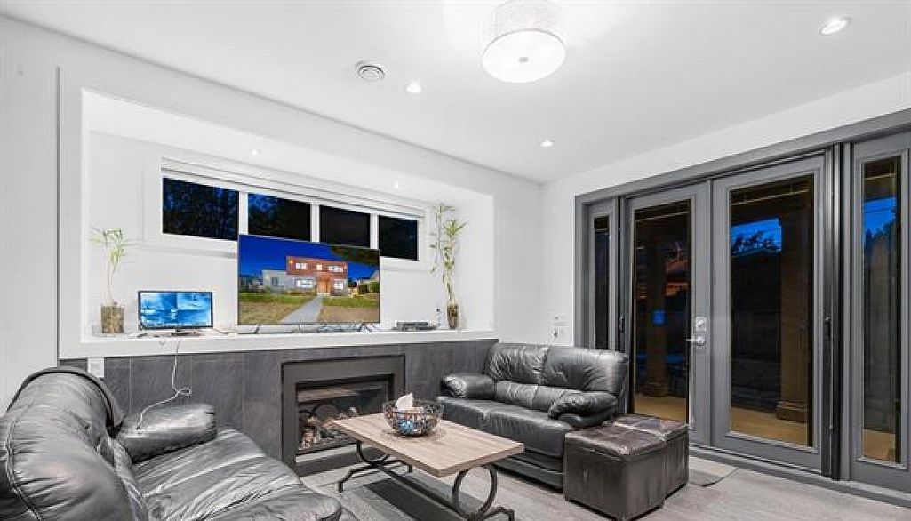 7493 Gatineau Place