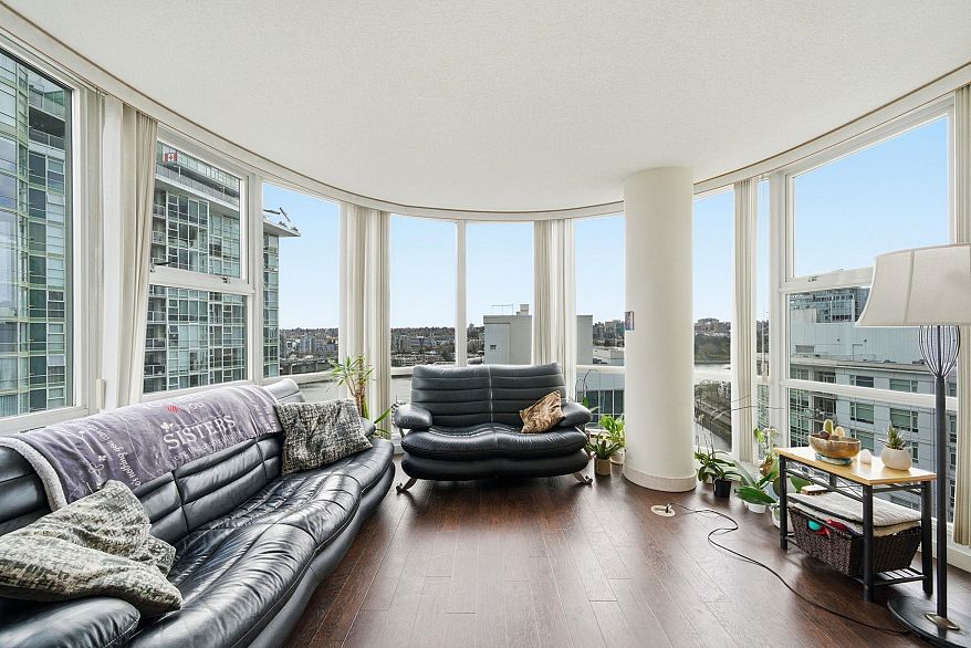 1808 193 Aquarius Mews