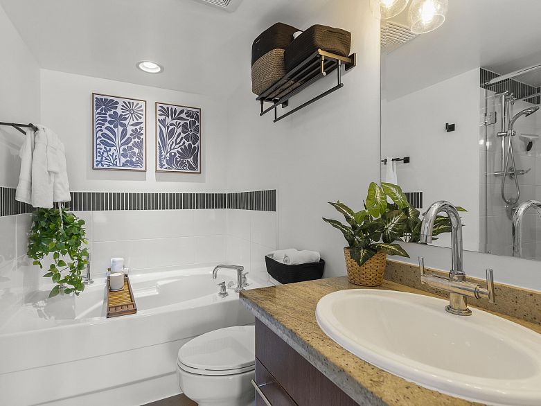 706 1650 W 7th Avenue