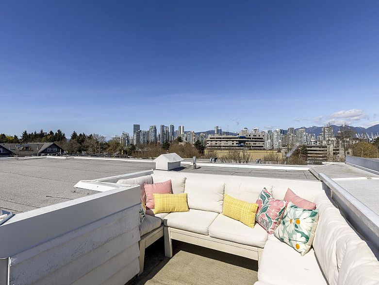 210 655 W 7th Avenue