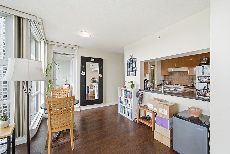 1808 193 Aquarius Mews