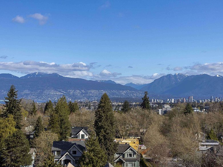 1102 5425 Yew Street