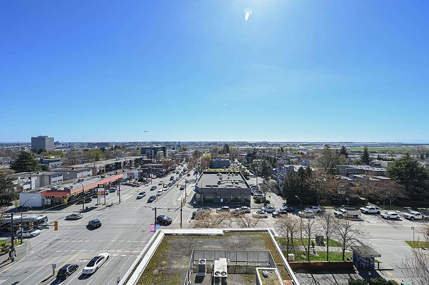 808 8555 Granville Street