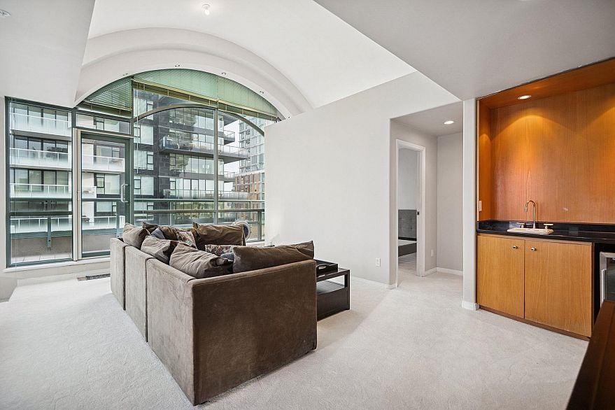 PH 3-4 1383 Howe Street