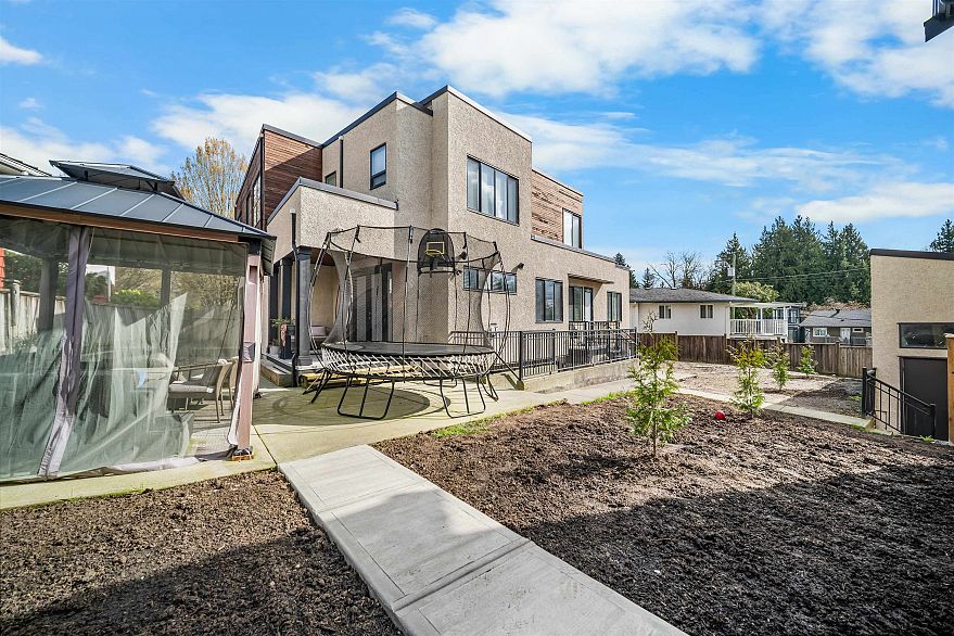 7493 Gatineau Place